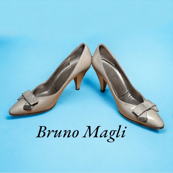 VINTAGE BRUNO MAGLI GREY LEATHER PUMPS W/BOW ACCENT (SZ 7AA) - Picture 12 of 12